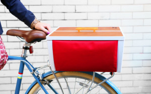 Forget your old bike basket. Buca Boot is the best way to carry things on your bike. Open the Buca Boot to carry big things like groceries. Close and lock it tight to keep smaller stuff safe. Need even more storage? That's what the side panniers are for.